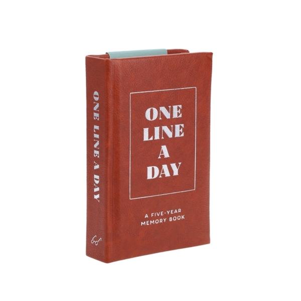 PÄEVARAAMAT LUXE ONE LINE A DAY: A FIVE-YEAR MEMORY BOOK