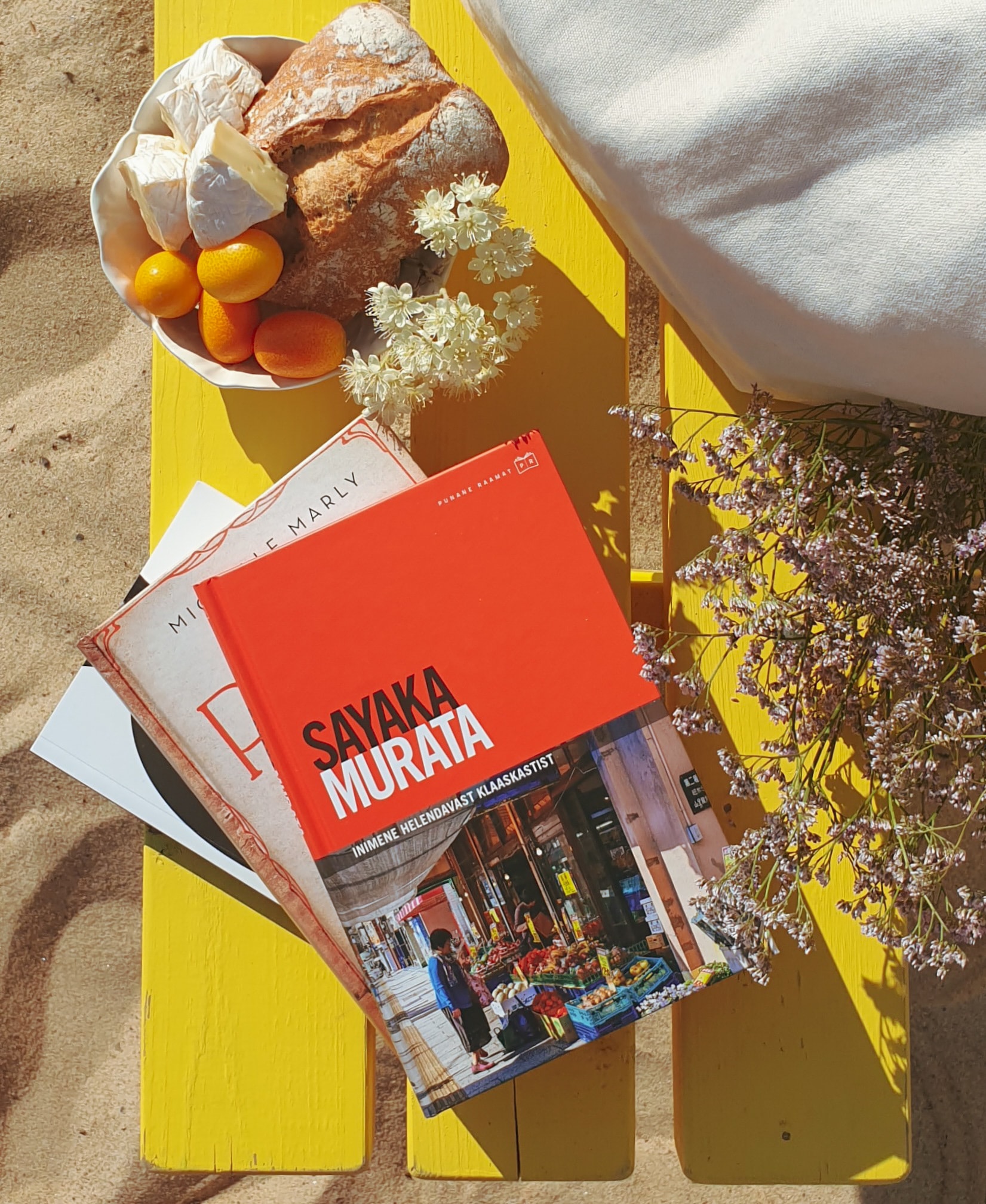 Inimene helendavast klaaskastist